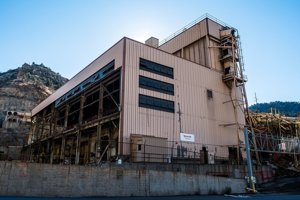 (Chris Detrick | The Salt Lake Tribune) PacifiCorp Carbon Power Plant in Helper Tuesday November 22, 2016.