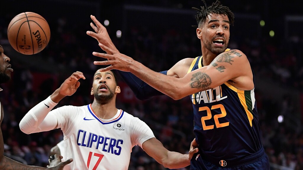 Utah Jazz forward Thabo Sefolosha, right, makes a no-look pass as Los Angeles Clippers guard Garrett Temple defends during the first half of an NBA basketball game Wednesday, April 10, 2019, in Los Angeles. (AP Photo/Mark J. Terrill)