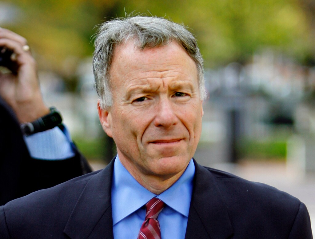 FILE - In this Nov. 16, 2005 file photo, I. Lewis "Scooter" Libby, Vice President Dick Cheney's former chief of staff, walks to the U.S. District Court in Washington.  President Donald Trump plans to pardon I. Lewis "Scooter" Libby, a former top aide to Vice President Dick Cheney, according to a person familiar with the president's decision. (AP Photo/J. Scott Applewhite)