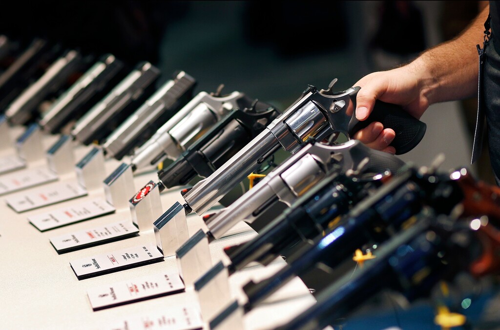 (John Locher | AP) In this Jan. 19, 2016 photo, handguns are displayed at the Smith & Wesson booth at the Shooting, Hunting and Outdoor Trade Show in Las Vegas. A Utah bill that would automatically reinstate nonviolent offenders’ access to firearms three years after the end of their sentence passed favorably out of a House committee on Thursday, Feb. 23, 2023.