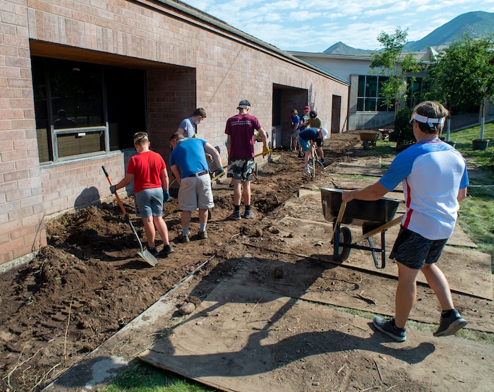 (Rick Egan  |  The Salt Lake Tribune) Members of  the LDS Highland Utah South Stake, help xeriscape the grounds of Congregation Koa Ami, on Wednesday, Aug. 5, 2020.