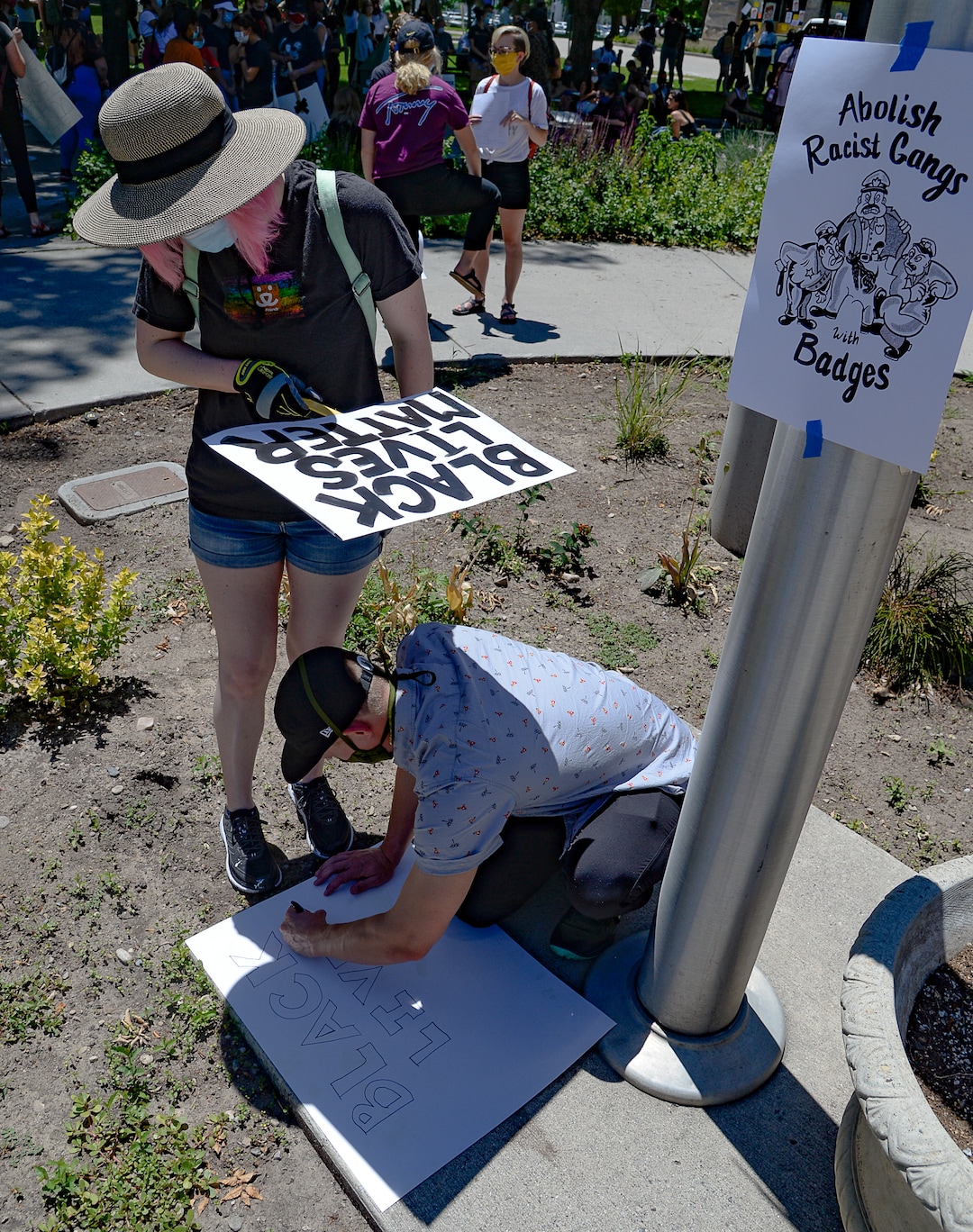 (Francisco Kjolseth  |  The Salt Lake Tribune) Haley Watkins and Abe Kimball bake signs to join dDemonstrators before marching the streets of downtown Salt Lake City for a protest as part of a series of Juneteenth celebrations on Friday, June 19, 2020.