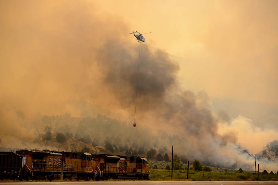 (Trent Nelson | The Salt Lake Tribune) The Coal Hollow Fire burns along Highway 6 in Utah County, Thursday Aug. 9, 2018.