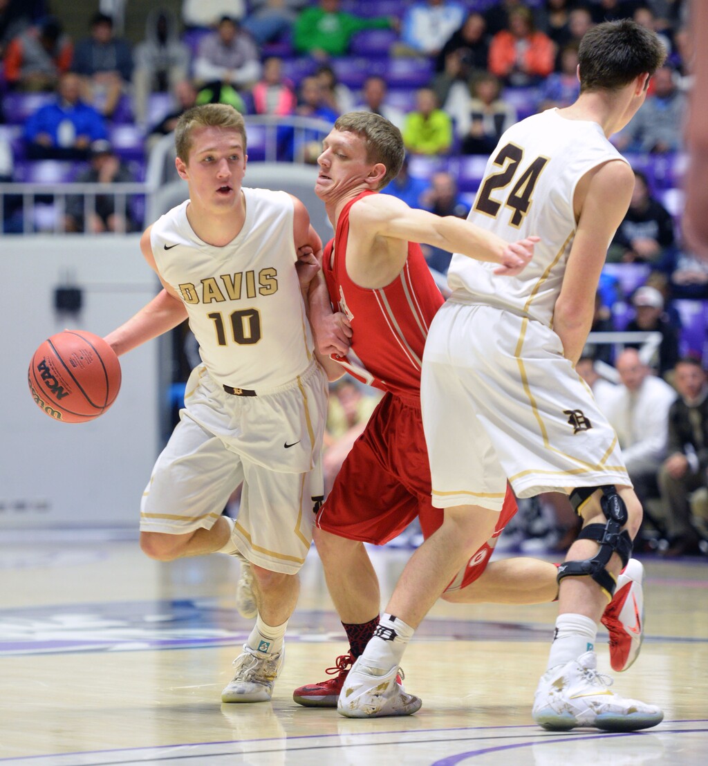 Steve Griffin | The Salt Lake Tribune
Davis's Jesse Wade (10) runs Granger's Jordan Ainslie (11) throw a creen set by Davis's Caleb Leonhardt (24) during opening round of the boy's 5A basketball state tournament gameat the Dee Event Center in Ogden, Monday, February 23, 2015.