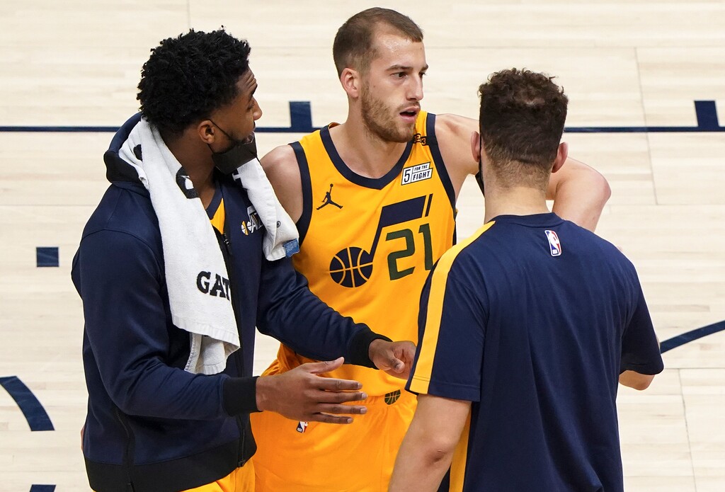 (Leah Hogsten | The Salt Lake Tribune)  Utah Jazz guard Donovan Mitchell (45) and Utah Jazz forward Georges Niang (31) welcome newcomer Utah Jazz guard Matt Thomas (21) off the court during a timeout as the Utah Jazz host the Memphis Grizzlies, Mar. 27, 2021 at Vivint Arena. 