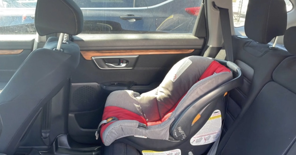 (Scripps National via FOX 13) A Vernal man was arrested and faces reckless child abuse homicide charges after a child died earlier this week after being inside a hot vehicle alone for more than two hours.