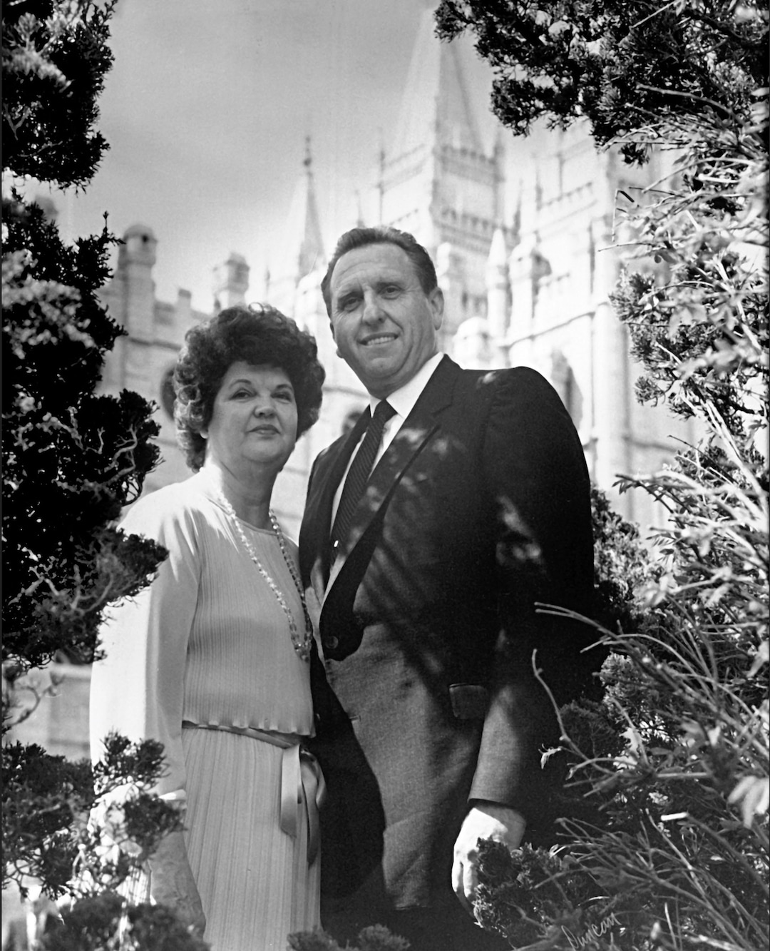 (Photo courtesy LDS Church) President Thomas S. Monson and his wife, Frances, in front of the Salt Lake Temple, where they married Oct. 7, 1948.