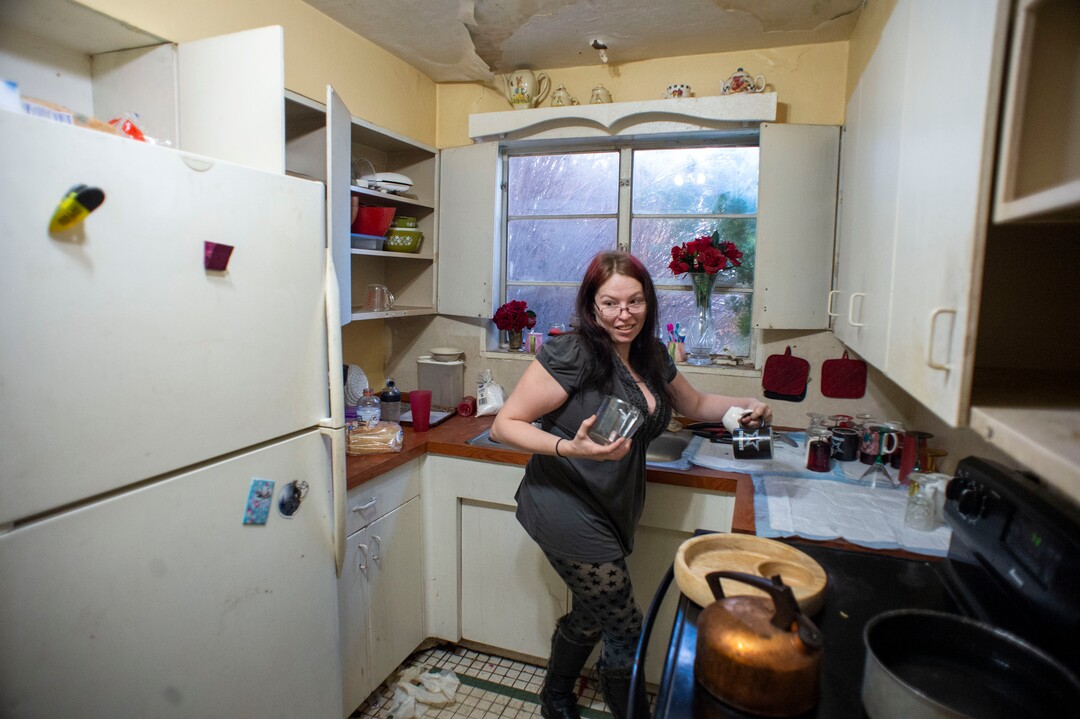 (Rick Egan | The Salt Lake Tribune)   Amber Gardner rushes to box up her family possessions, with only a few hours to go before the deadline to leave the Georgia apartment complex at noon, Saturday, Feb. 16. 2019