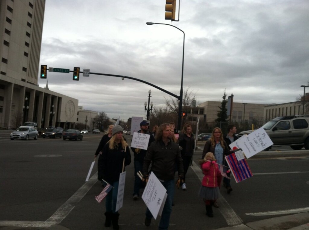 ‘Sister Wives’ family returns to Utah to rally polygamists against bigamy bill