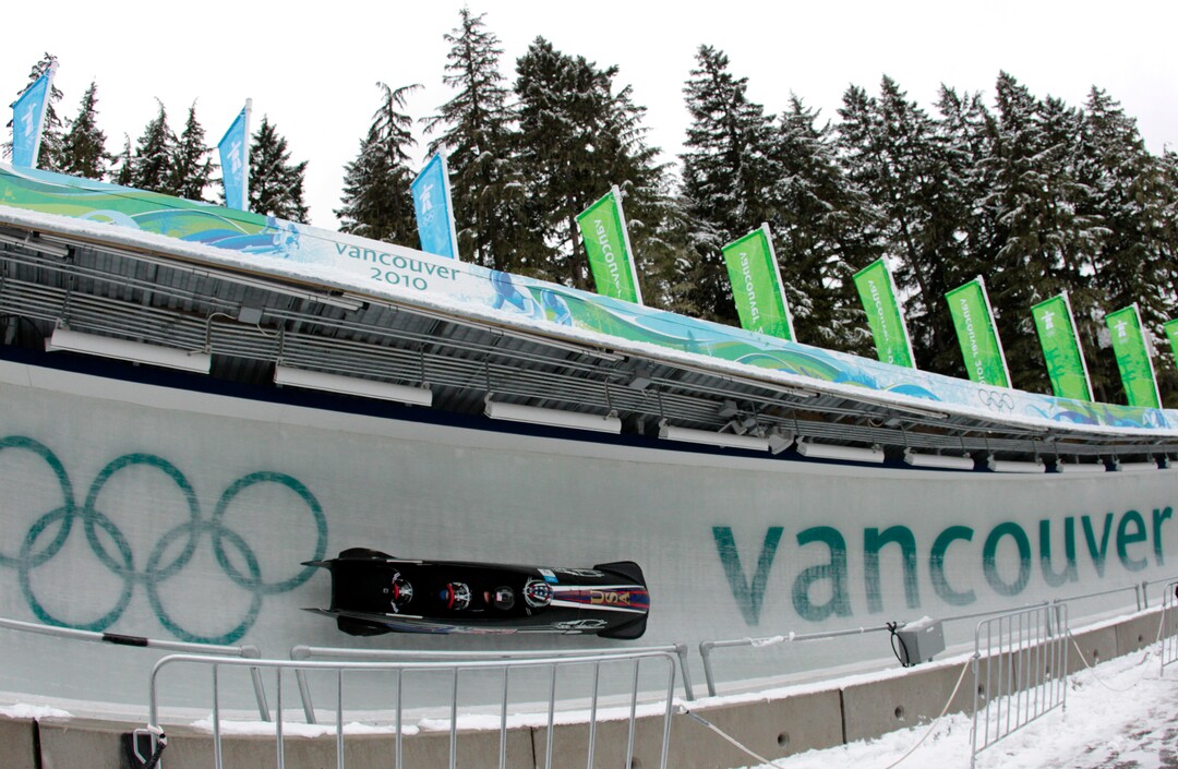 The United States' USA-1, piloted by Steven Holcomb, practices during a training run for the men's four-man bobsled at the Vancouver 2010 Olympics in Whistler, British Columbia, Wednesday, Feb. 24, 2010. (AP Photo/Elise Amendola)