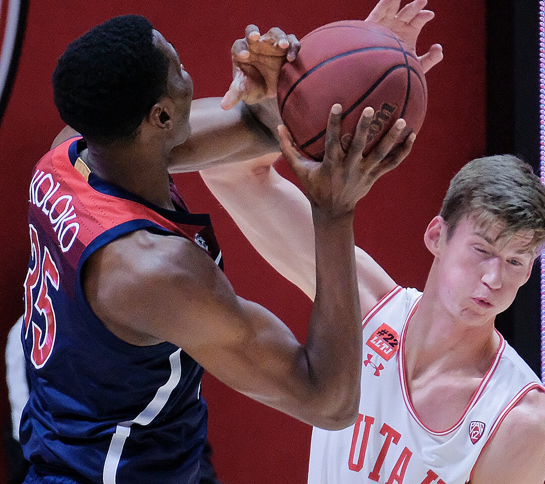 (Leah Hogsten | The Salt Lake Tribune) Utah Utes center Branden Carlson (35) battles Arizona Wildcats center Christian Koloko (35) under the net as the University of Utah host the Arizona Wildcats, Feb. 4, 2021 at the Jon M. Huntsman Arena.