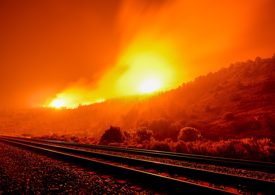 (Francisco Kjolseth  |  The Salt Lake Tribune)  The Coal Hollow Fire continues to grow as it burns along Highway 6 in Utah County on Thursday night Aug. 9, 2018.