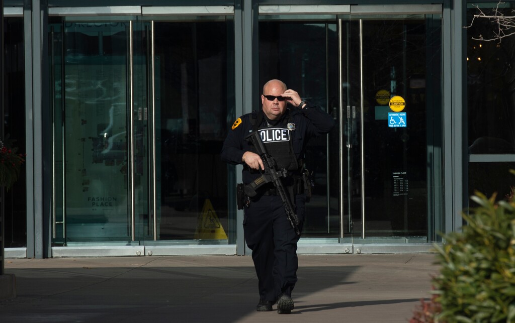 (Rick Egan | The Salt Lake Tribune) Police clear everyone out of the Fashion Place Mall in Murray after a shooting at Sunday, Jan. 13, 2019.