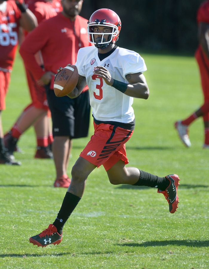 Utah quarterback Troy Williams looks for a receiver during NCAA college football camp, Friday, July 28, 2017, in Salt Lake City. (Scott Sommerdorf/The Salt Lake Tribune via AP)