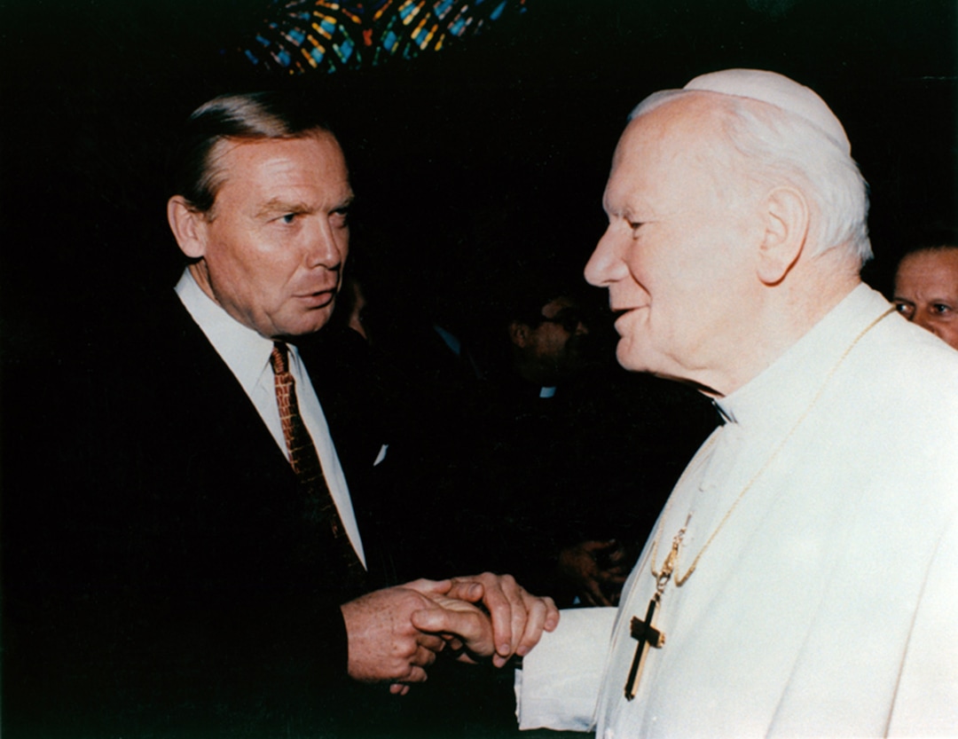 (photo courtesy Huntsman family) Jon Huntsman meets Pope John Paul II in 1993.