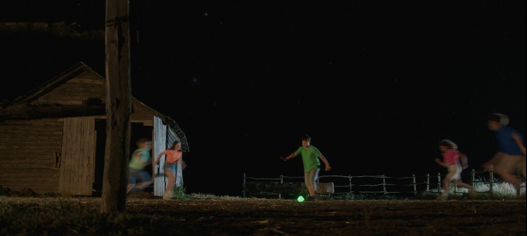(Starlux Games) Cosmic Kick the Can lets kids play the classic yard game with an illuminated "spaceship."