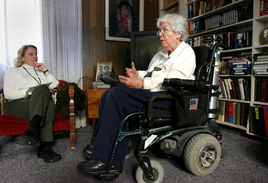 (Al Hartmann  |  The Salt Lake Tribune)  Becky Lloyd, an interviewer for the University of Utah's Oral Histories project, left, interviews Barbara Toomer, a veteran on Feb. 25, 2006.