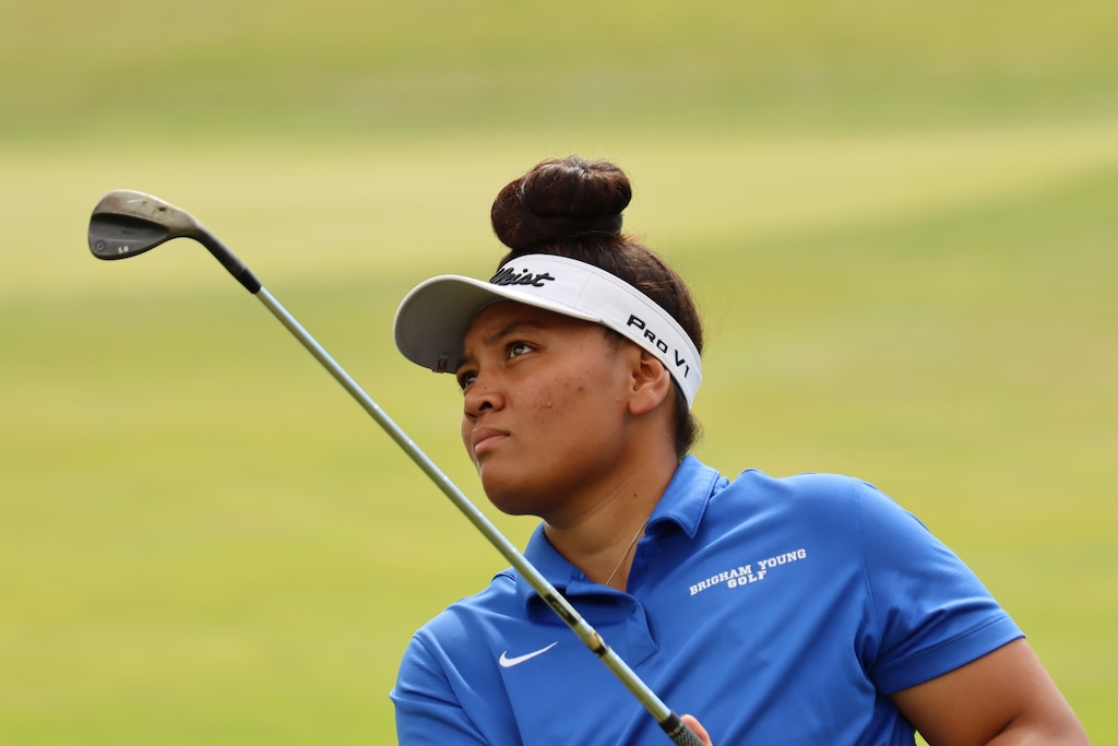 (Fairways Media |Randy Dodson) BYU's Lila Galeai chips on the No. 16 at Oakridge Country Club in Farmington on Thursday. Galeai won the115th Women’s State Amateur.