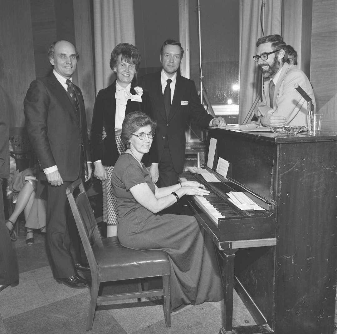 (U.S. Senate Historical Office) Sen Orrin Hatch and his wife Elaine pose for a photo at a reception for new members of Congress in 1977.