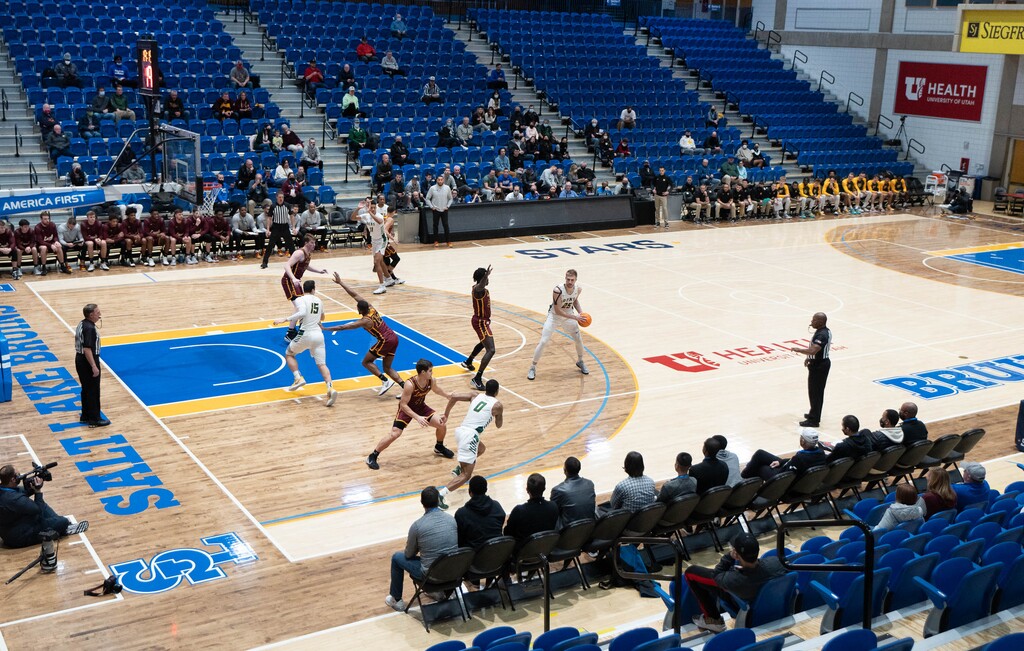 (Francisco Kjolseth | The Salt Lake Tribune) With COVID-19 is causing more chaos in college athletics, Salt Lake Community College played host to Loyola (Chicago) and San Francisco on Thursday. The college's gym was available because their own basketball team's games have been canceled due to an outbreak.