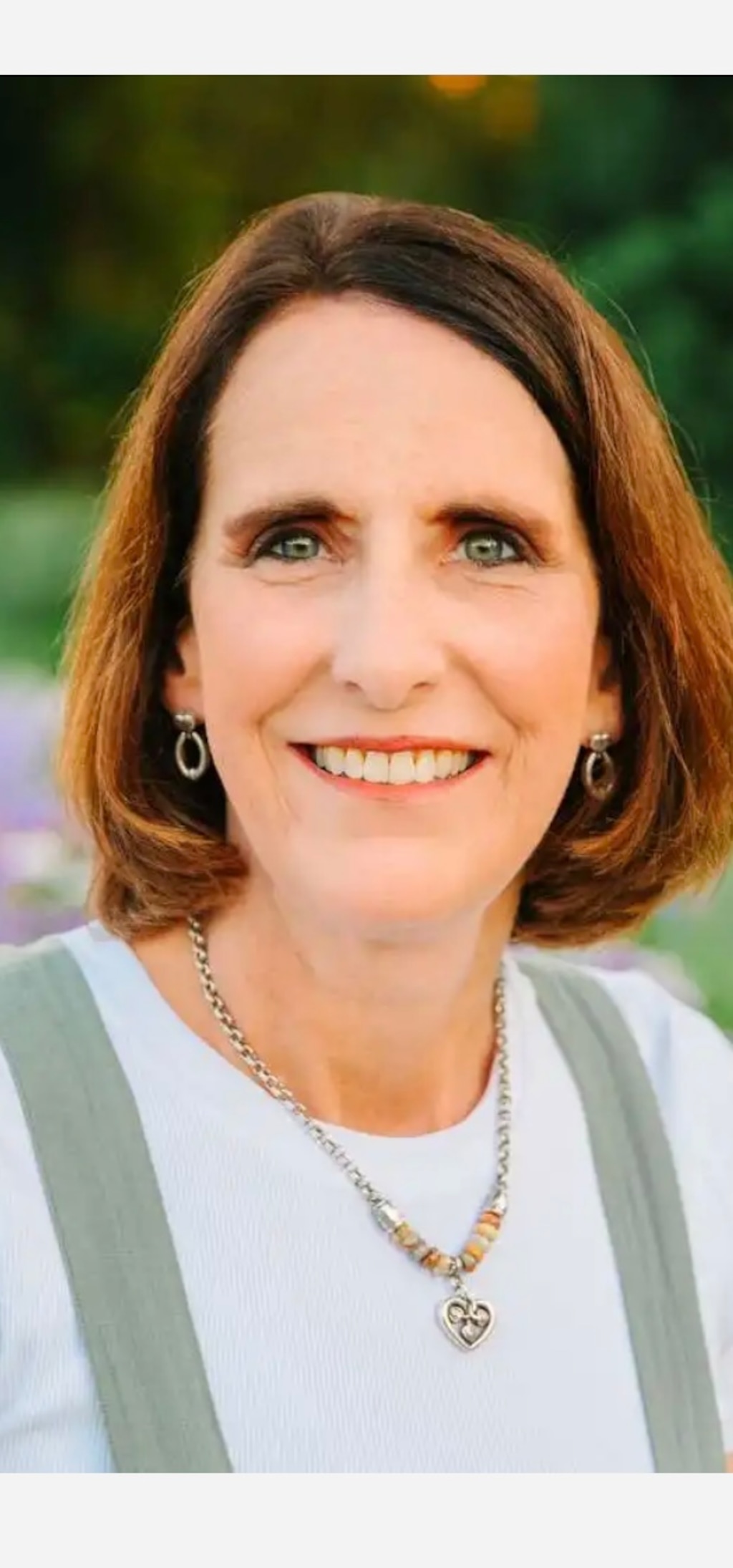 Lora Romney served as treasurer for TRUCE (Together For Responsible Use and Cannabis Education) and helped bring medical cannabis to Utah. She began to advocate for kratom accessibility in 2019. A resident of Layton, she is an accountant, a mother of four, a grandmother and treasurer of Harmonic Winds of Utah, where she plays the flute.