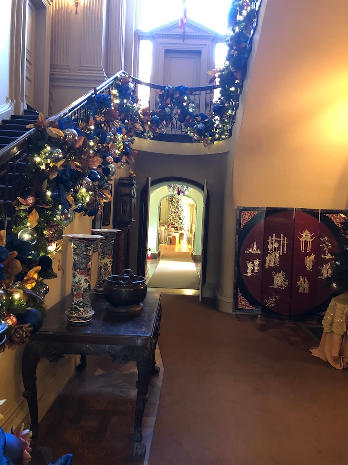 (Scott D. Pierce | The Salt Lake Tribune) The grand staircase at Filoli.