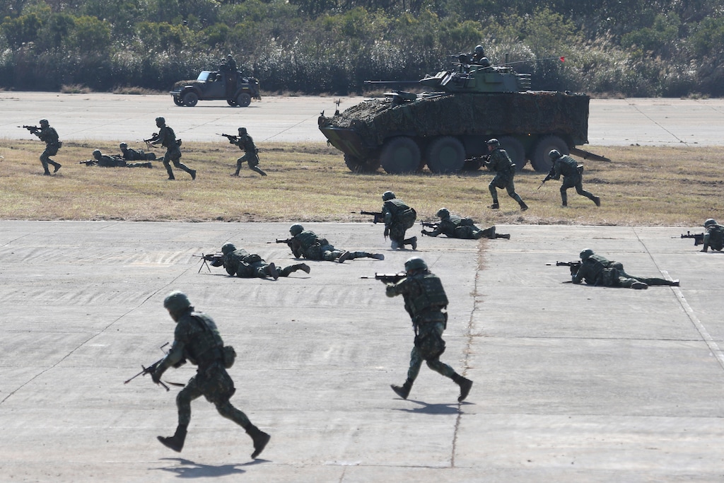 (Chiang Ying-ying | AP photo)
Soldiers take part in a military exercise in Hsinchu County, northern Taiwan, Jan. 19. Taiwanese troops using tanks, mortars and small arms staged a drill Tuesday aimed at repelling an attack from China, which has increased its threats to reclaim the island and its own displays of military might.