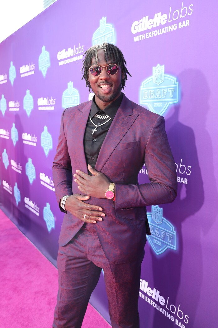 Utah linebacker Devin Lloyd arrives on the red carpet before the 2022 NFL Draft on Thursday, April 28, 2022 in Las Vegas. (AP Photo/Jeff lewis)