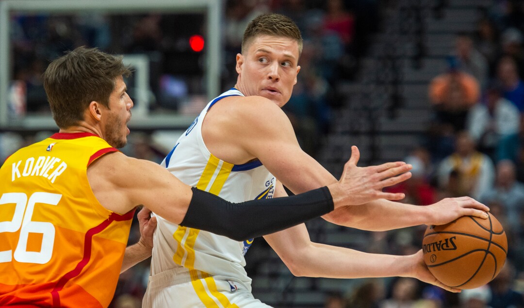 (Rick Egan  |  The Salt Lake Tribune)    Utah Jazz guard Kyle Korver (26) guards Golden State Warriors forward Jonas Jerebko (21), in NBA action between Utah Jazz and Golden State Warriors, in Salt Lake City, Wednesday, Dec. 19, 2018.