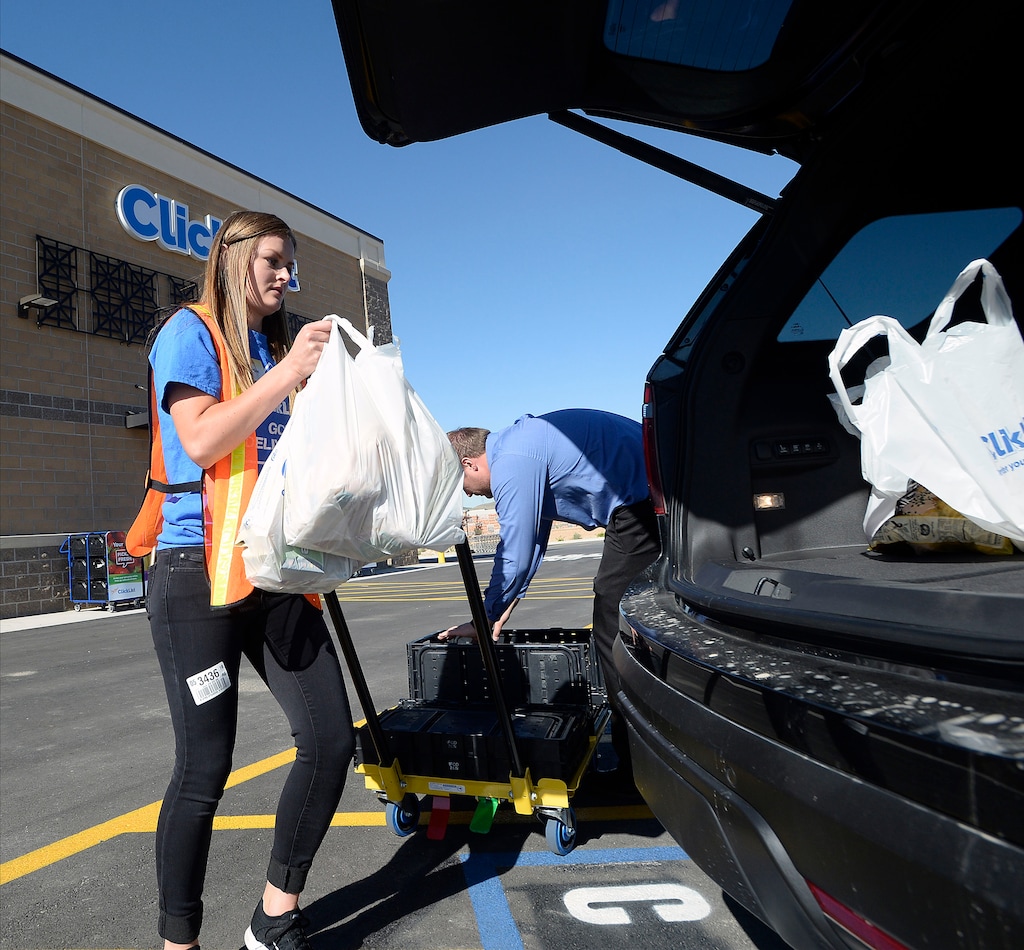 Al Hartmann  |  The Salt LakeTribuneCortlee Crockett delivers selected groceries into the trunk of an online customer at the Smith's grocery store in Saratoga Springs Wednesday June 28.   Smith’s Food & Drug Stores has launched grocery delivery to customers' homes using PigeonShip, a Utah-based delivery service provider. Utilizing Smith’s online grocery ordering service, ClickList, which offers more than 40,000 items from desktop or mobile devices, customers may now also choose home delivery by PigeonShip as an option to curbside store pick up in two test market areas. 