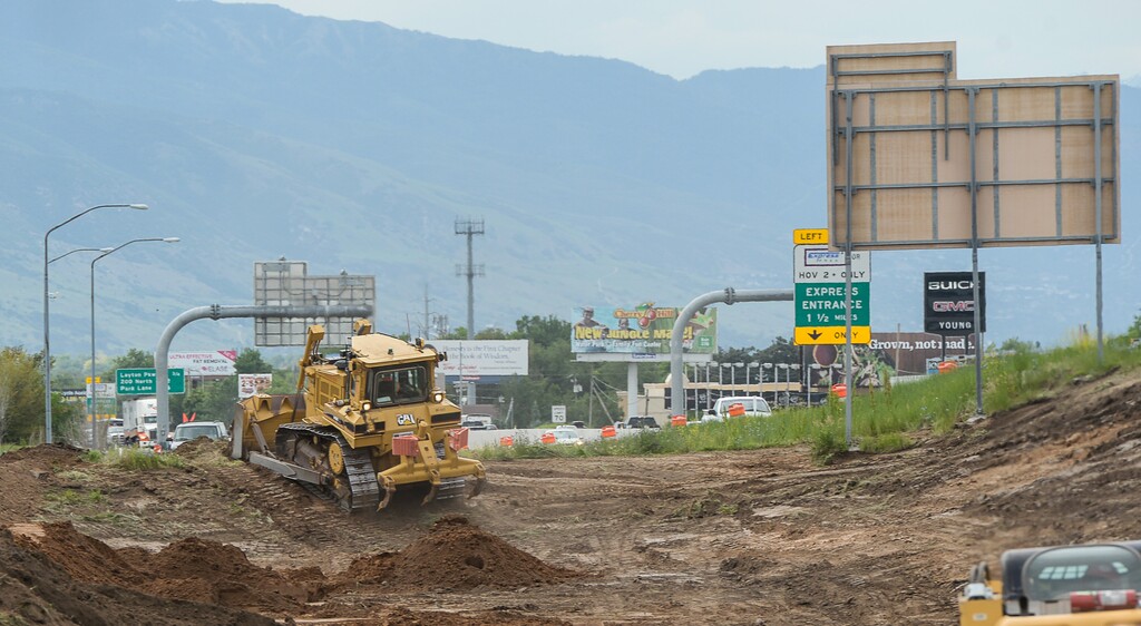 (Francisco Kjolseth | Tribune file photo) UDOT construction on I-15 in Layton in 2015. Construction is schedued to close I-15 in Layton during overnight hours this weekend.