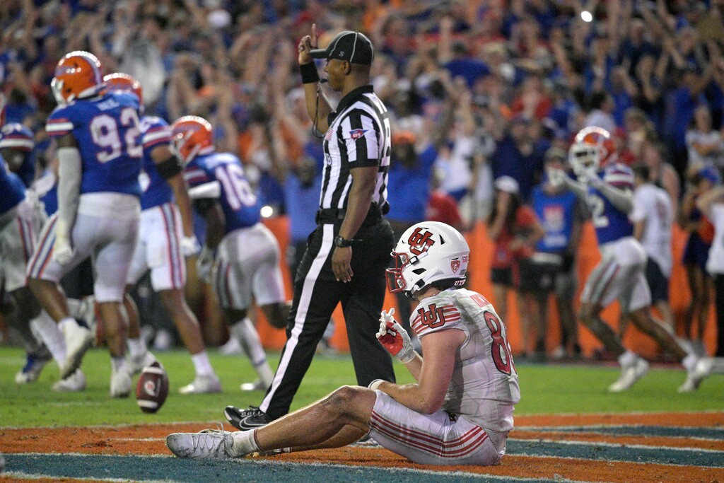 (Phelan M. Ebenhack | AP) Utah tight end Dalton Kincaid (86) remains in the end zone after Florida linebacker Amari Burney made a game-saving interception near the end of an NCAA college football game, Saturday, Sept. 3, 2022, in Gainesville, Fla.