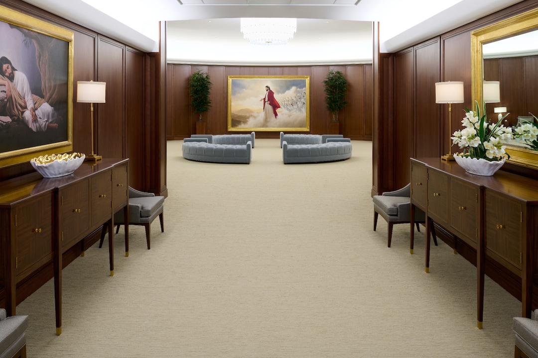 (The Church of Jesus Christ of Latter-day Saints) A rotunda inside the Washington D.C. Temple.