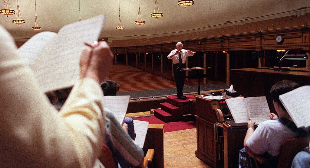 (Tribune file photo) Tabernacle Choir director Jerold Ottley at a rehearsal at the Tabernacle in October 1999.