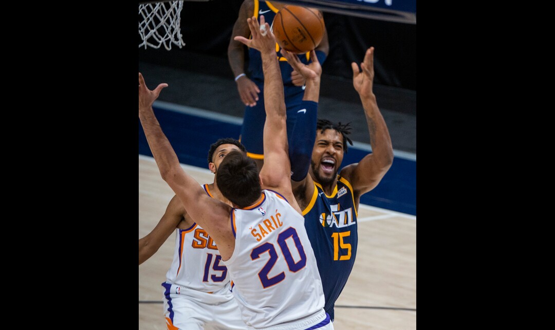 (Rick Egan | The Salt Lake Tribune) Utah Jazz center Derrick Favors (15) takes a shot as Phoenix Suns forward Dario Saric (20) defends, in NBA action between the Utah Jazz and the Phoenix Suns, on Thursday, Dec. 31, 2020.
