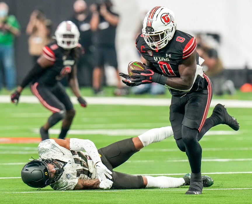 (Leah Hogsten | The Salt Lake Tribune) Utah Utes linebacker Devin Lloyd (0) intercepts a pass for a touchdown as the Utes play the Oregon Ducks for the 2021 Pac12 Football Championship title at Allegiant Stadium in Las Vegas, Dec 3, 2021. 