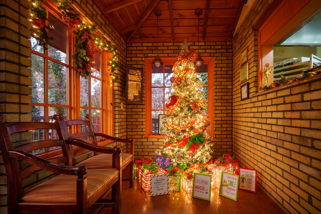 (Trent Nelson  |  The Salt Lake Tribune) Christmas decorations at Franck's Restaurant in Holladay on Saturday, Dec. 4, 2021.