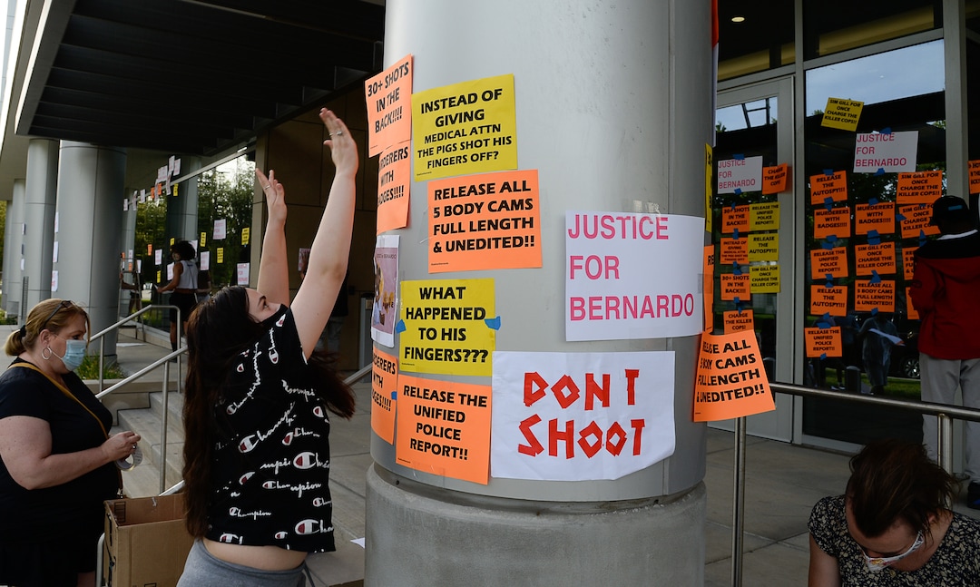 (Francisco Kjolseth  |  The Salt Lake Tribune) A group of about twenty people again showed up at the Salt Lake County District AttorneyÕs Office on Sunday, June 21, 2020, as part of their vow to come out every day until officials release the investigation into Bernardo Palacios-CarbajalÕs death by police. They hung protest signs on the building's windows.