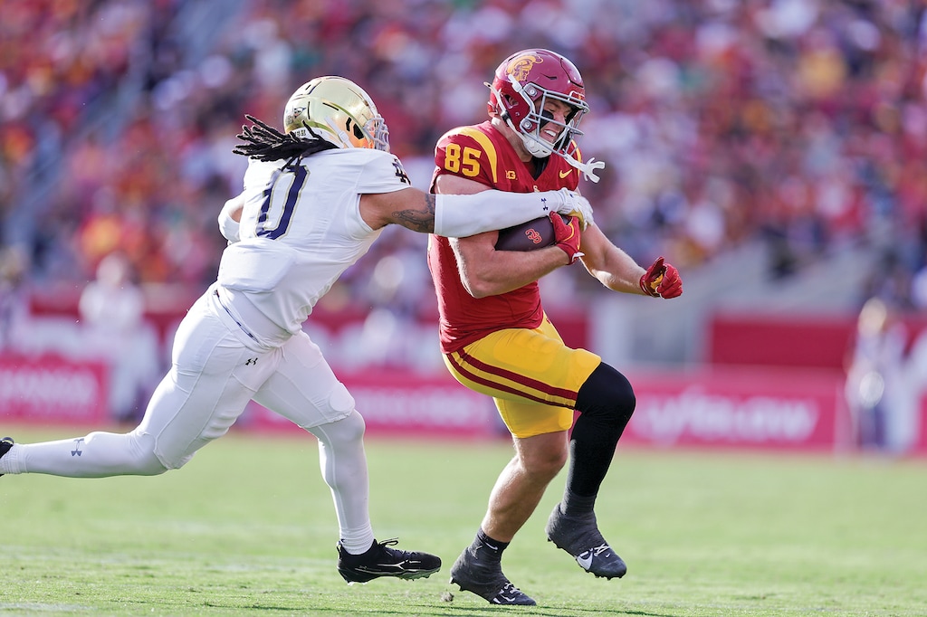 (Ryan Sun | AP) Former USC tight end Walker Lyons, right, could be a big part of BYU's offense this season.
