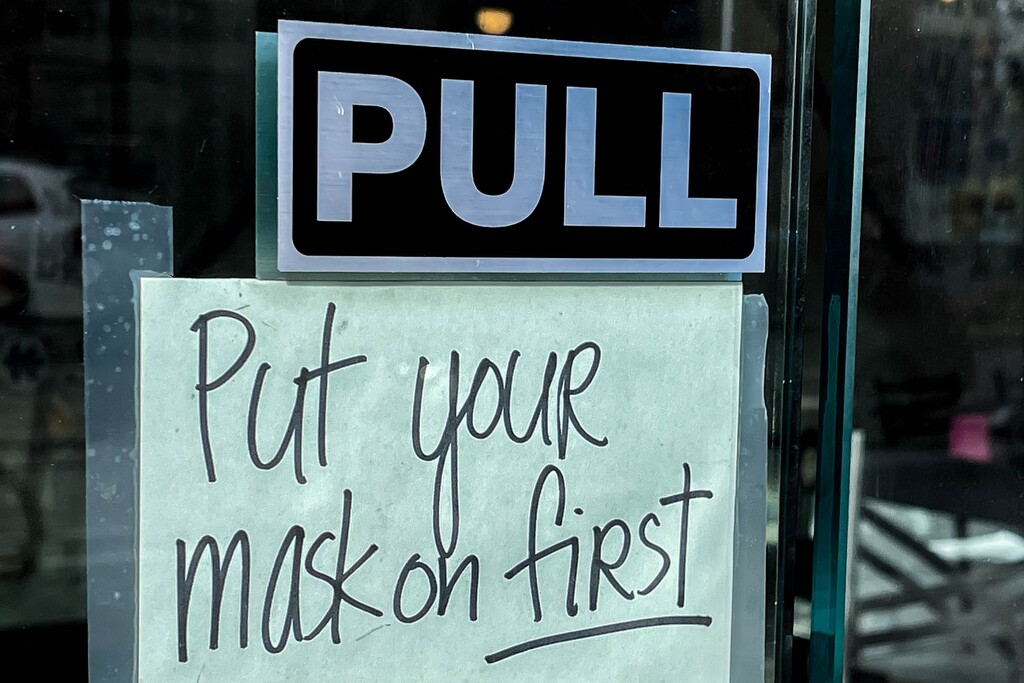 (Trent Nelson | Tribune file photo) A sign requiring masks for entrance at Itto Sushi in Salt Lake City on Tuesday, Nov. 17, 2020.
