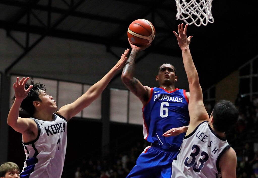 (Dita Alangkara | AP) Philippines' Jordan Clarkson, center shoots against South Korea's Heo Il-young, left, and South Korea's Lee Seoung-hyun during the men's basketball competition at the 18th Asian Games in Jakarta, Indonesia, Monday, Aug. 27, 2018. Clarkson will again star for the the Philippines in this year's FIBA World Cup.