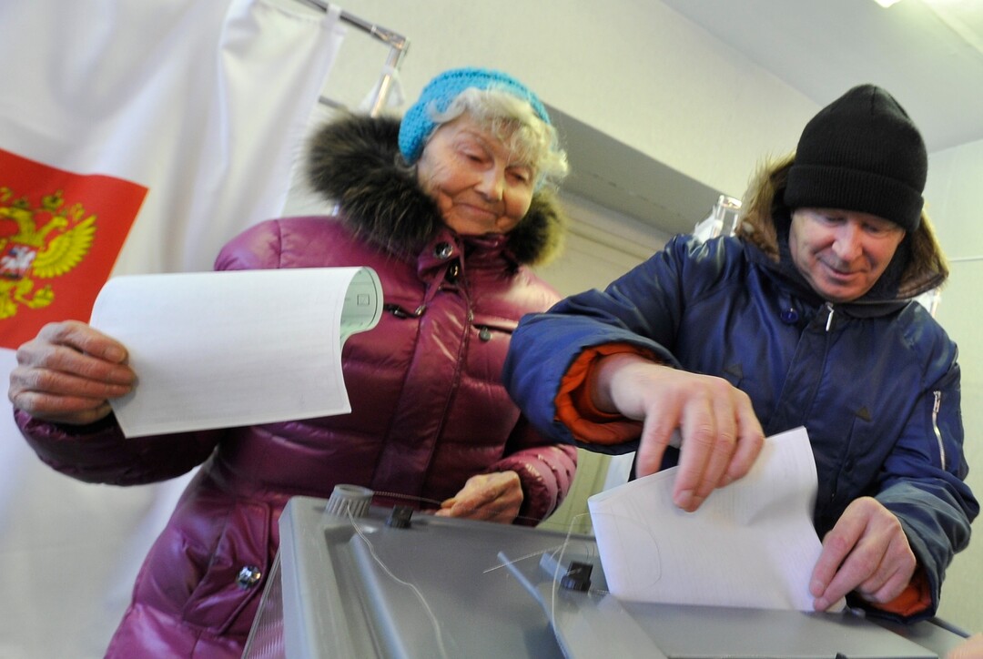 People cast their ballots at a polling station in Yelizovo, about 30 kilometers ( 19 miles) north-east from Petropavlovsk-Kamchatsky, capital of Kamchatka Peninsula region, Russian Far East, Russia, on Sunday, March. 18, 2018. Polls have opened in Russia's Far East for the presidential election in which Vladimir Putin seeks a 4th term. (AP Photo/Alexander Petpov)