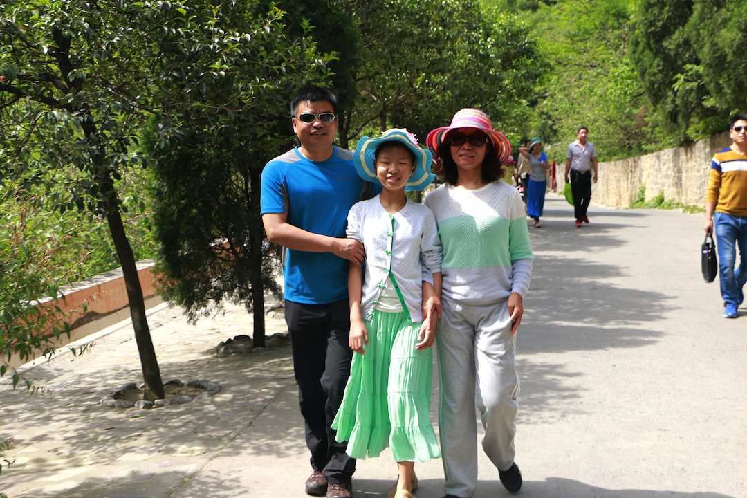 (Dong family) Pictured is Zhifan Dong with her parents, dad Mingsheng Dong and mom Junfang Shen.