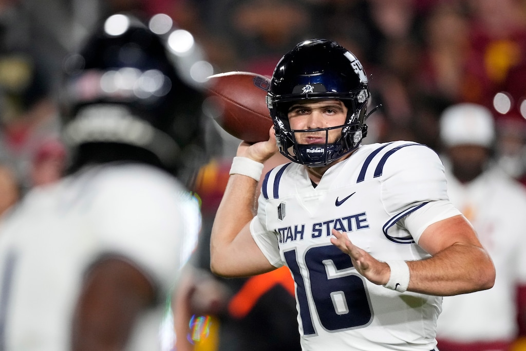 (Mark J. Terrill | AP) Utah State quarterback Bryson Barnes, right, passes to wide receiver Jalen Royals during the first half of an NCAA college football game against Southern California, Saturday, Sept. 7, 2024, in Los Angeles.