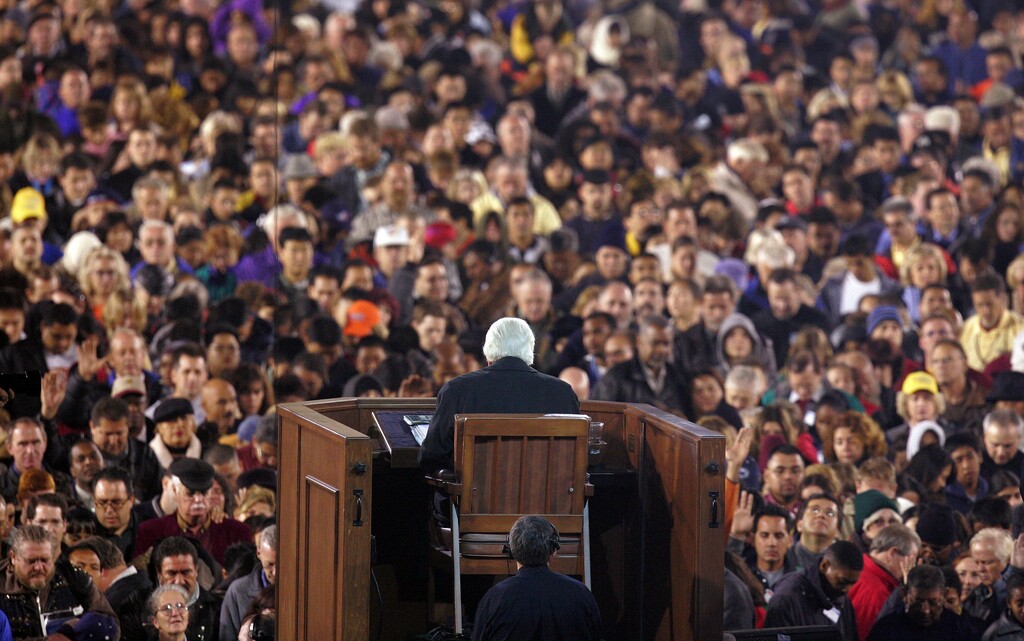(AP Photo/Mark J. Terrill) Evangelist Billy Graham speaks to worshippers during the Greater Los Angeles Billy Graham Crusade at the Rose Bowl, Friday night, Nov. 19, 2004, in Pasadena, Calif.