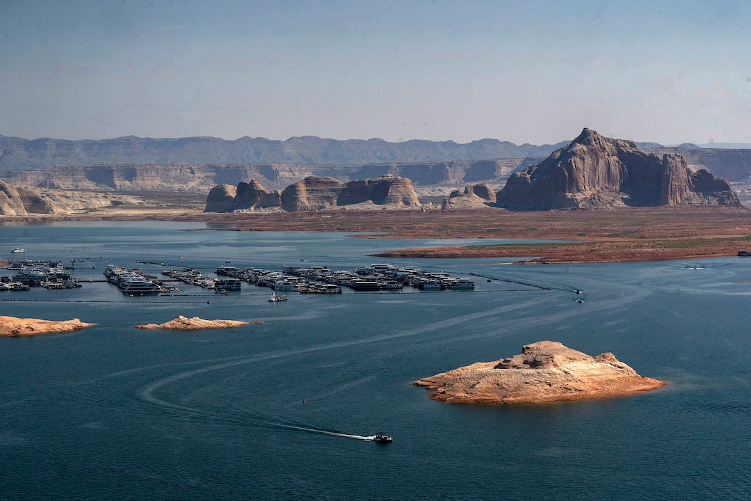 (Rick Egan | The Salt Lake Tribune)  A boat heads towards the Glen Canyon Dam, from Wahweap Marina, on Tuesday, Aug. 3, 2021.