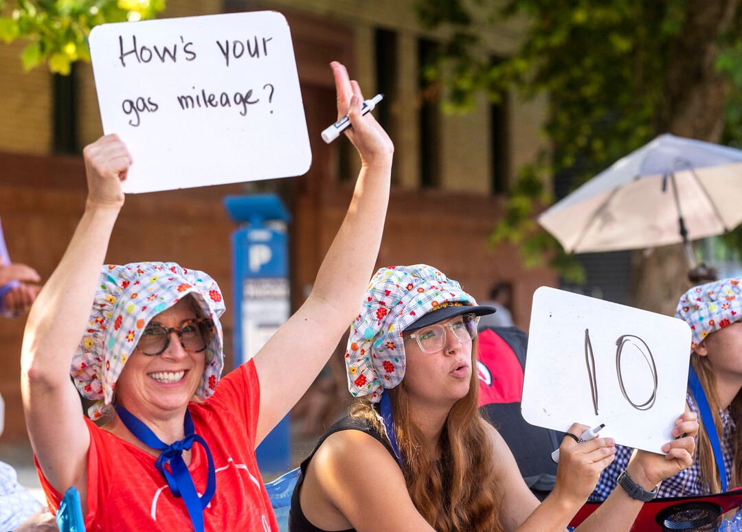 (Rick Egan | The Salt Lake Tribune) Misse Betts & Chloe Betts rate the entries in the Days of '47 Parade, in Salt Lake City, on Friday, July 23, 2021.