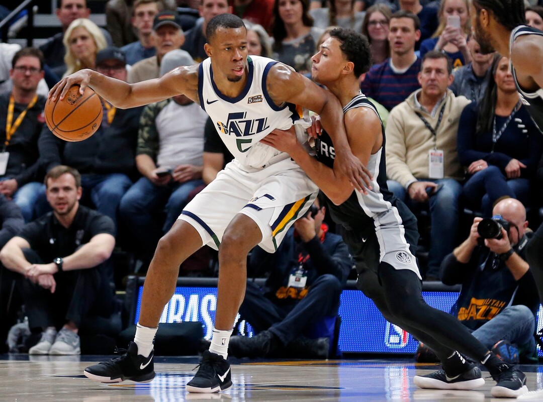 San Antonio Spurs guard Bryn Forbes, right, guards Utah Jazz guard Rodney Hood during the first half of an NBA basketball game Thursday, Dec. 21, 2017, in Salt Lake City. (AP Photo/Rick Bowmer)