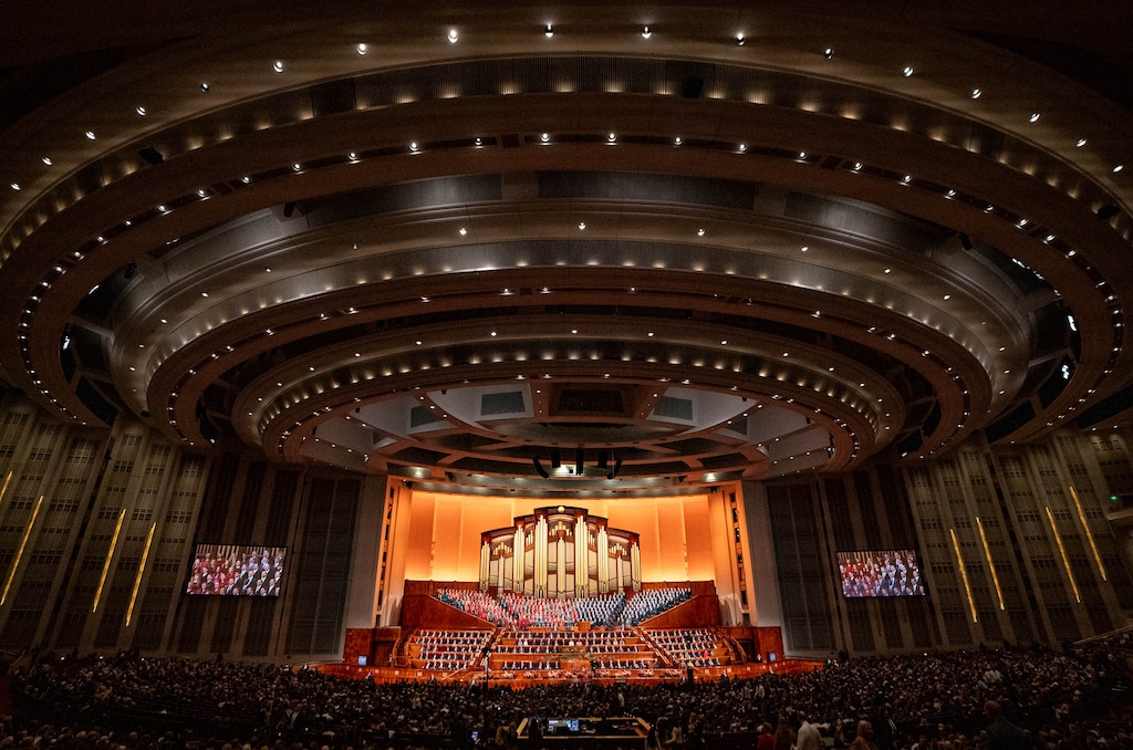 (Francisco Kjolseth | The Salt Lake Tribune) The Tabernacle Choir at Temple Square sings during a session of General Conference of The Church of Jesus Christ of Latter-day Saints at the Conference Center in Salt Lake City in 2024. Stephanie J. Block and Sebastian Arcelus will join the choir as guests for this year's Christmas concerts.