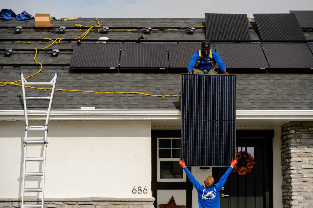 (Trent Nelson  |  The Salt Lake Tribune) LJ Jenkins and Eric Larkin, workers with Elan Solar, install solar panels on a Santaquin home on Friday, Nov. 6, 2020.